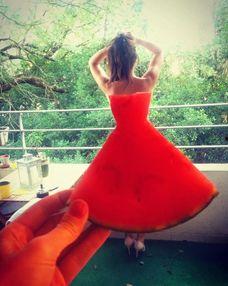 小孩模仿吃瓜视频,小萌娃学吃瓜,萌态百出引欢笑