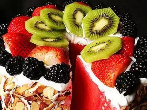 吃小瓜蛋糕的视频素材图片,揭秘小瓜蛋糕的美味制作过程